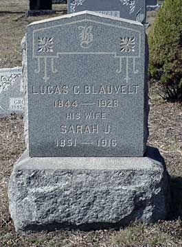 Lucas C. Blauvelt's grave marker.