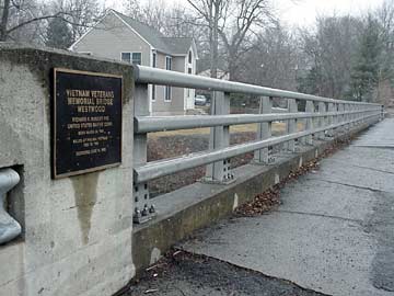 Vietnam Veterans Memorial bridge.
